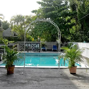 Hotel Pineapplesuites, Ocho Rios